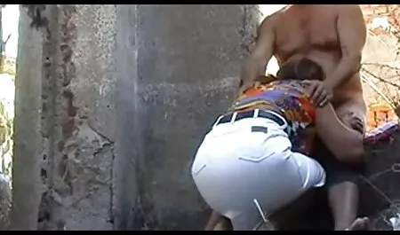Một đức đỏ phim sex chon loc moi nhat giả và một người xa lạ trong xe.