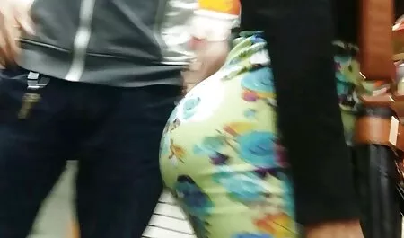 Cô gái phim sex nhat không che tóc vàng chèn một ngón tay trong âm đạo của cô