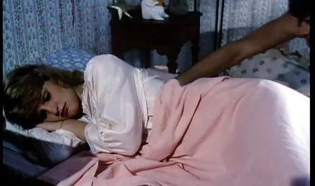 Các Bustous phim sexmoi nhat gà cho thấy cơ thể và say đắm euthanizes nó giữa hai chân.