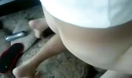 Cô gái xinh đẹp cho thấy ngực tai phim sex nhat trần trong một tình dục, nói chuyện