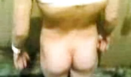 Một người đàn sex nhật không che hd ông chiên gà trong hậu môn ngay trong vườn