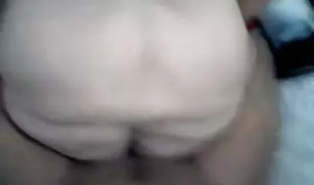 Một người phụ nữ và có một cơn cực khoái với một chiếc váy lụa phim sex k che nhat ban giữa hai chân cô ấy