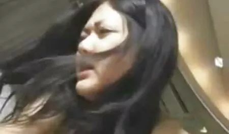 Tóc đỏ tóc đỏ cho thấy một núm phim sex hd hot nhat vú.
