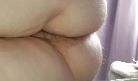 Hai người đàn ông thổi kèn cho một cô gái đi qua tất cả lỗ phim six nhat