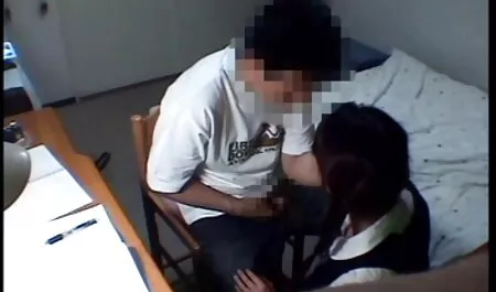 Một cô gái sex nhât hay với một mông chặt đầu hàng cho một người da đen, những người có kinh nghiệm