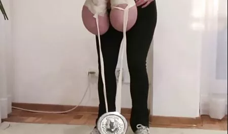 Hai cô gái cùng một lúc thủ dâm bằng rung phim sex k che moi nhat âm đạo.