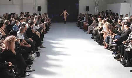 Tóc đỏ ung thư động vật trên bàn kính jav nhật không che