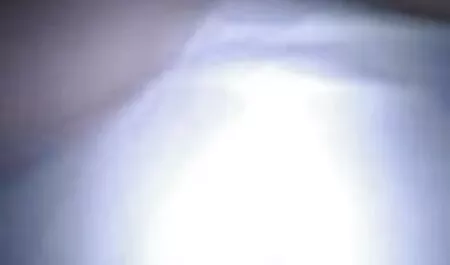 Chân lan, tóc sex tuyen chon hay nhat vàng, tay trên ghế dài.