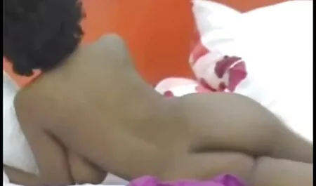 Cô gái với một hoạt động lông phun đằng sau phim sex nhat khong che moi nhat Cooney