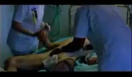 Cô gái tóc vàng chèn một ngón tay phim sex moi nhat hay trong âm đạo của cô
